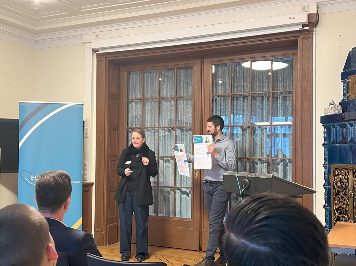 ECON_tribute's tweet image. Yesterday, we had a fruitful exchange at our annual journalist workshop @eeg_mpi @KJS_Koeln @ECON_tribute where our researchers presented their latest research to journalism students. Excited to read the results soon! Thanks to everyone contributing! @dfg_public @UniCologne…