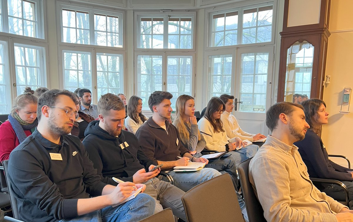 ECON_tribute's tweet image. Yesterday, we had a fruitful exchange at our annual journalist workshop @eeg_mpi @KJS_Koeln @ECON_tribute where our researchers presented their latest research to journalism students. Excited to read the results soon! Thanks to everyone contributing! @dfg_public @UniCologne…