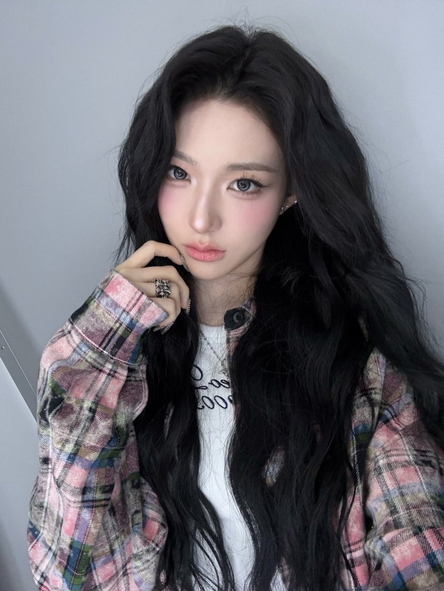 she's not stopping posting this🤭