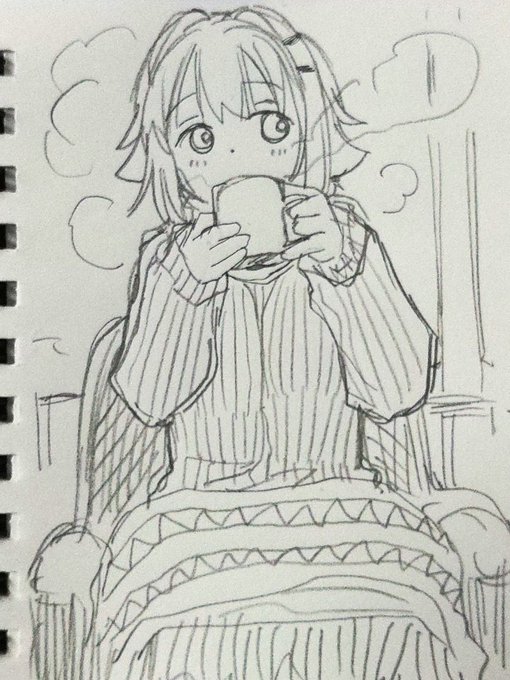 夜のらくがき幸子喫茶店の屋外席であたたかい飲み物で暖を取る 