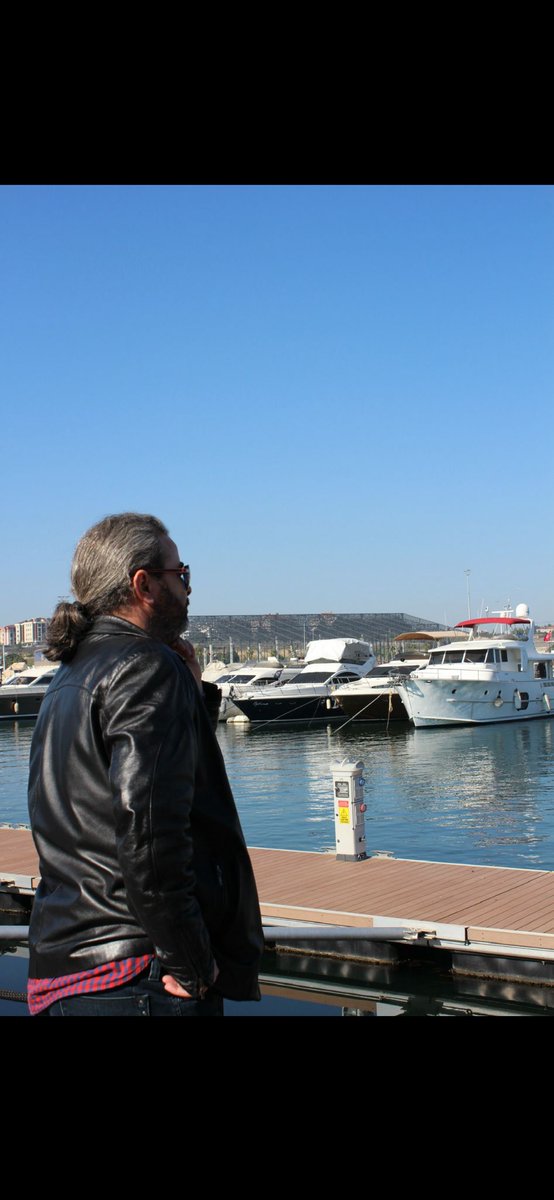 Büyüyünce alırım diye bakıyorum