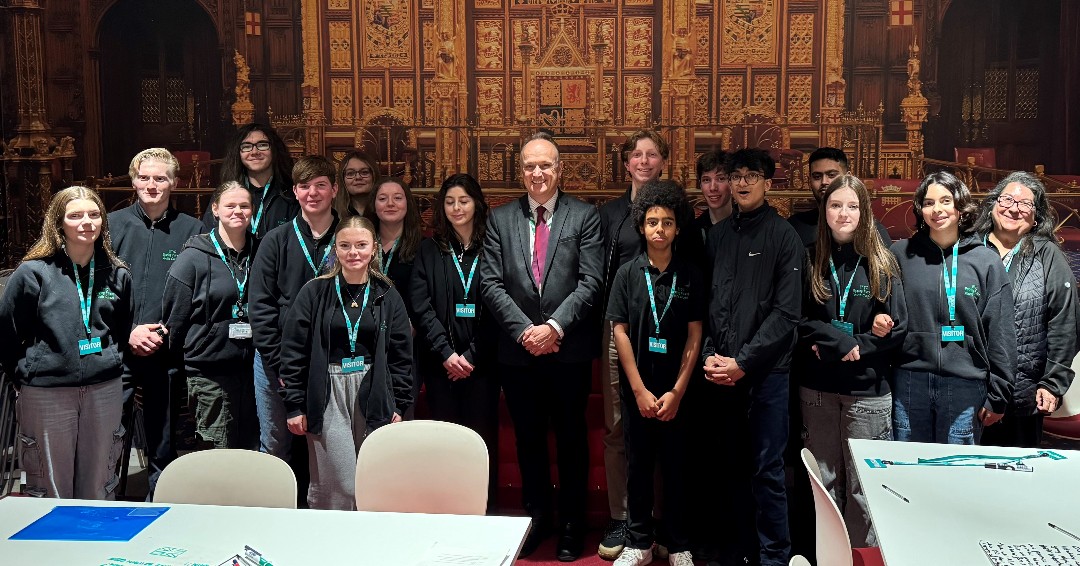 Epping Forest Youth Council discuss vaping with MP Dr Hudson.
eppingforestguardian.co.uk/news/24855475.…