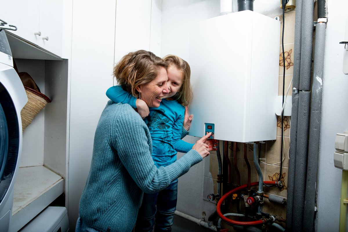 Verlaag de watertemperatuur van je cv-ketel naar 60 graden!💡

Deze eenvoudige stap zorgt ervoor dat je cv-ketel efficiënter werkt én je minder gas verbruikt. En geen zorgen, je douche blijft heerlijk warm! 🚿

Meer weten? Kijk op: duurzaambouwloket.nl/nieuws/zet-je-…

#cvketel #zetmop60