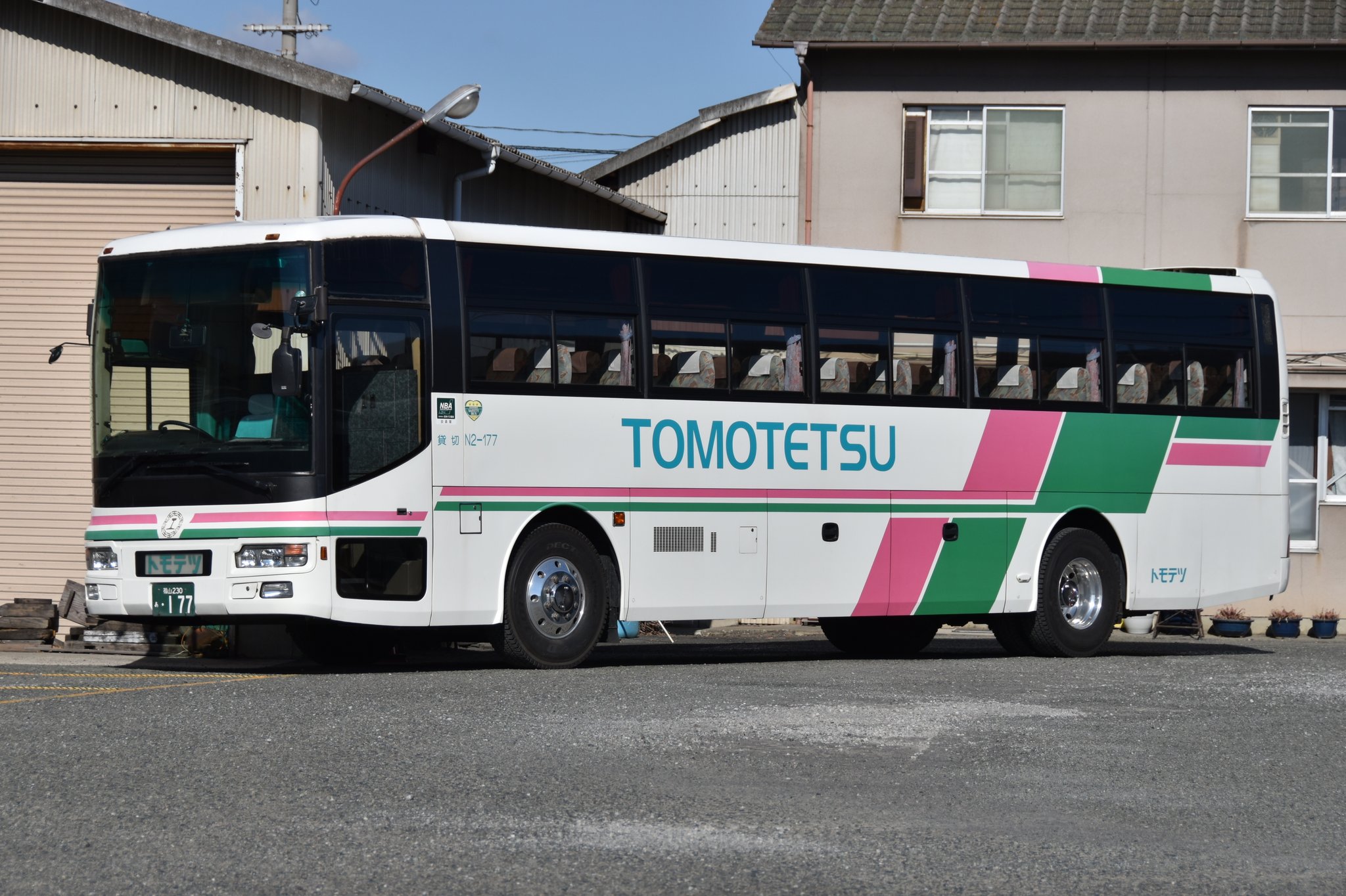 小峠葛芳　丹山交趾飛鉋　花生　共箱　東さ6-1117① 400249_940x.jpg?v=1746728460