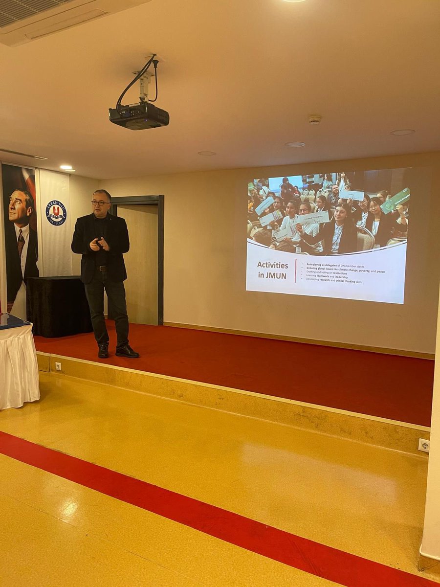 ErkanUluSchools's tweet photo. #JMUN kulüp etkinliklerimizde ağırladığımız Birleşmiş Milletler Kalkınma Programı (UNDP) Türkiye İletişim Başkanı ve aynı zamanda velimiz Faik Uyanık’a okulumuzu ziyaret ederek deneyimlerini bizlerle paylaştığı için teşekkür ederiz. ✨

#ErkanUlu #MEBFestival https://t.co/Ye7yNWnp3X