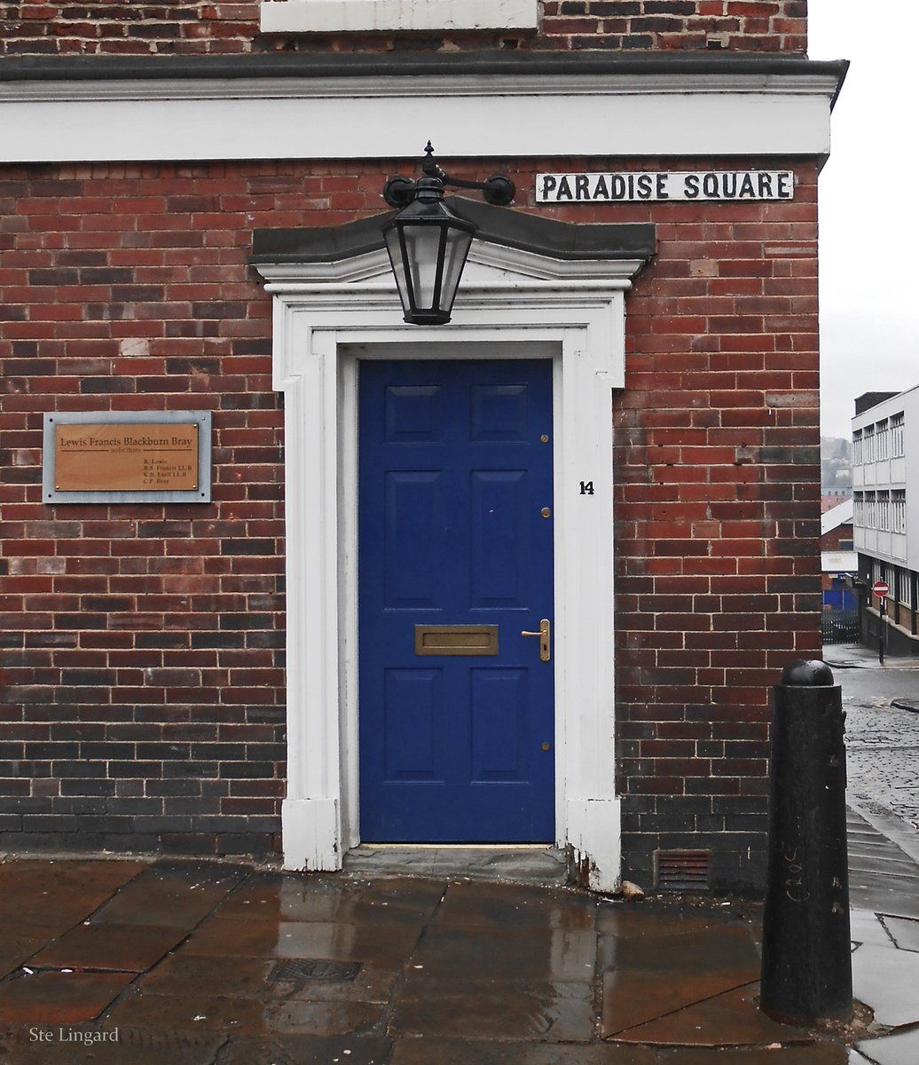 A slice of simple Georgian elegance in the heart of #Sheffield: main entrance to 14 Paradise Square, one of a terrace of five houses (now offices) from circa 1736. Grade II* listed. Pic my own, from a gloomy day in 2013. #Yorkshire #AdoorableThursday