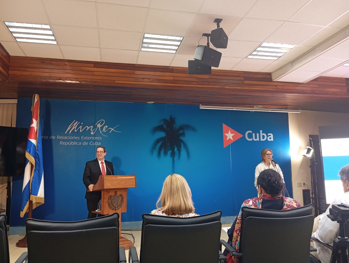Canciller de Cuba: "El paso que corresponde es levantar el bloqueo en su conjunto y dejar a los cubanos vivir en paz"

Ver más:
pcc.cu/canciller-de-c…