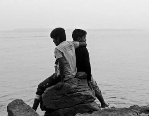 दोस्ती पागलों से होनी चाहिए,
समझदार मुसीबत में साथ छोड़ जाते हैं।