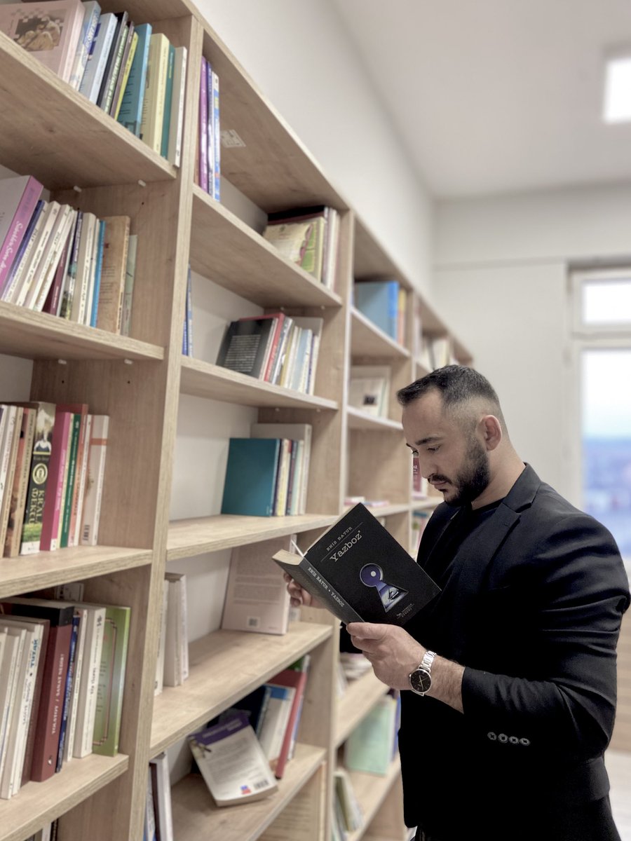 Ne hoyrat kullanmışlar 
Sevincin sesi çıkmıyor.