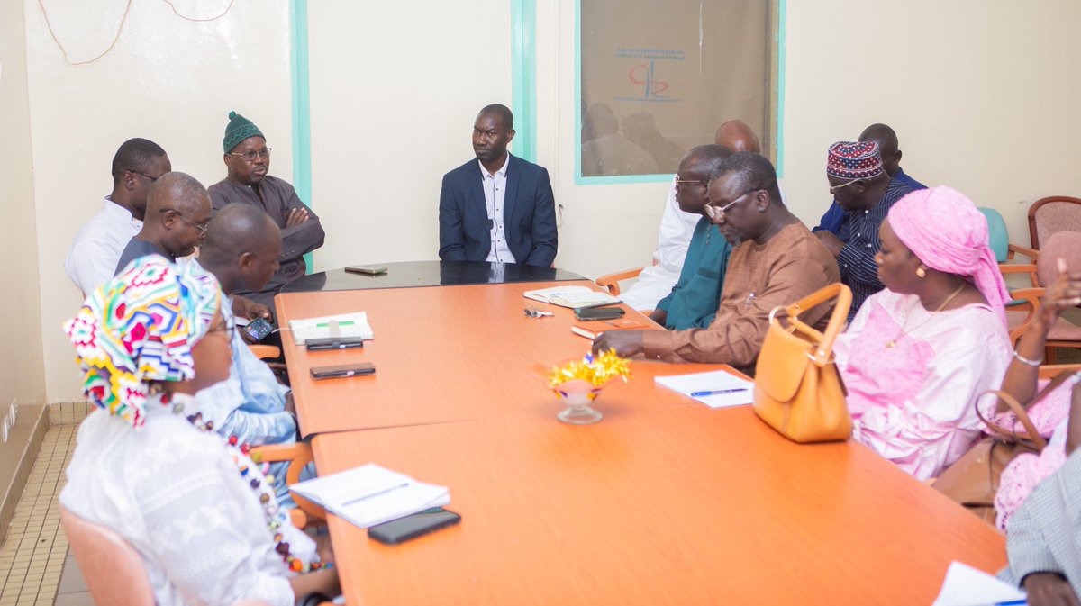 Monsieur le Directeur général a procédé ce mardi 14 janvier, à la deuxième étape de sa tournée, dans la région de Diourbel où il a d’abord rendu visite au Gouverneur, puis au Directeur du Centre hospitalier Heinrich Lübke et enfin aux organisations mutualistes.