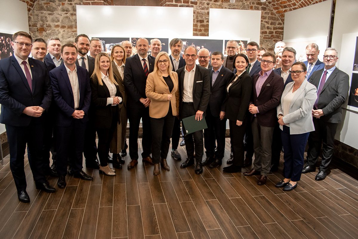 🟢 ZAPRASZAMY DO OBEJRZENIA GALERII Z KONWENTU PREZESÓW WFOŚiGW W MAŁOPOLSCE 📸

📌 Pełna fotorelacja ze spotkania🔽
bit.ly/40wj8et