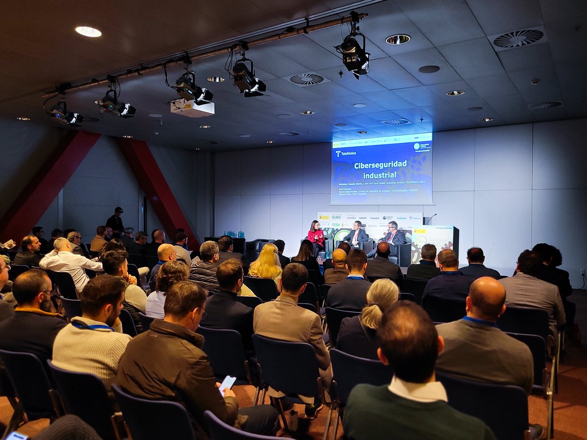 Ayer estuvimos en la 7ª edición del Congreso Nacional de Industria en Barcelona. 

Allí, desde Telefónica Tech moderamos tres mesas redondas sobre #Digitalización, #IA y #Ciberseguridad 🙌 

#CongresoIndustria