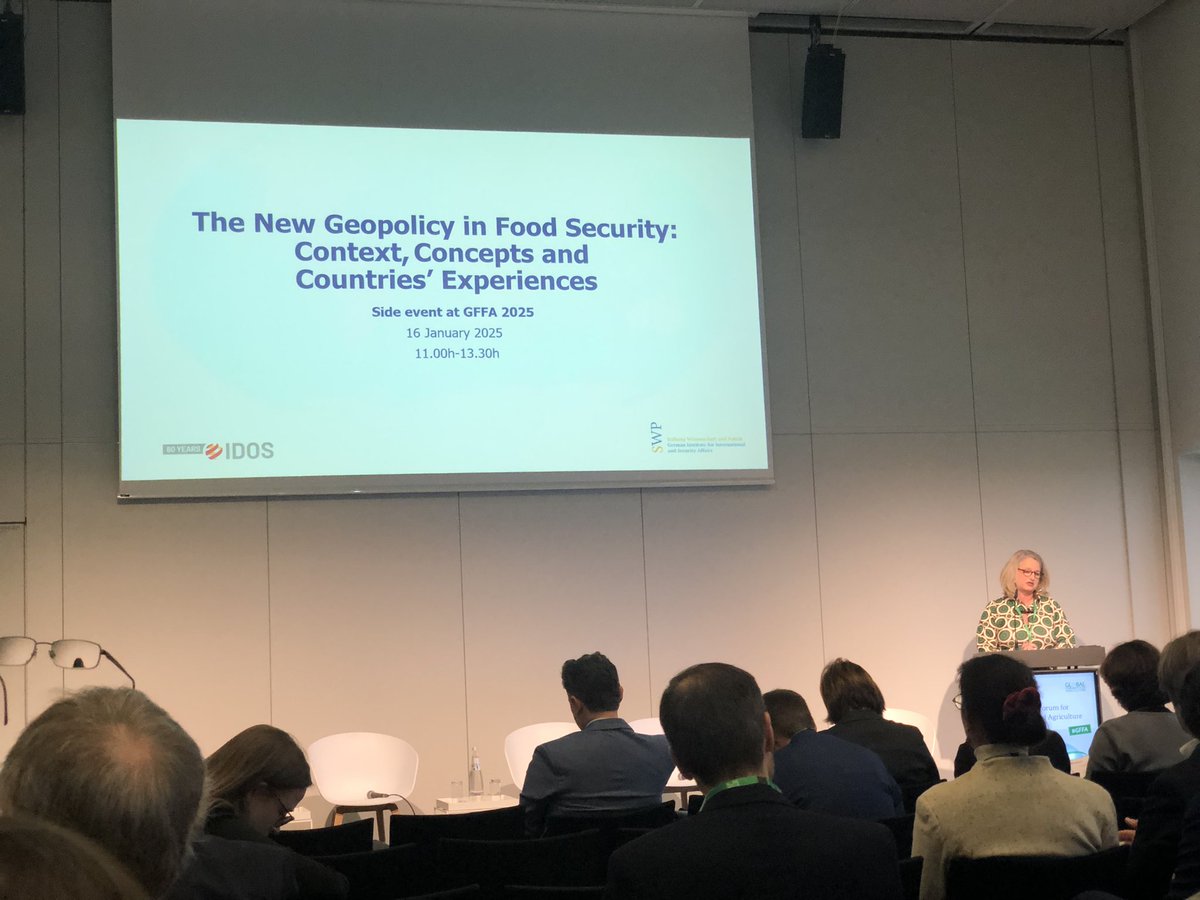 TinoushJJ's tweet photo. I start the #GFFA2025 in Berlin with the side event: „The new geopolicy in food security“ by opening words of organizers @BettinaRudloff (@SWPBerlin ) and @AnnaK_Hornidge (@IDOS_research) and panel comprising of @Jo_Swinnen (@IFPRI ) and Michael Werz 👇
https://t.co/kwGxhHmLYX https://t.co/2qGjzjQTXZ