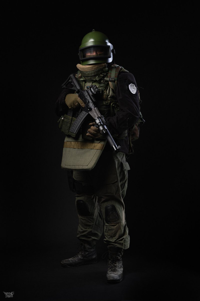 既出画像に装備構成しか思いつかんかった
…
・BEAR Black Lynx
・BEAR Base
・Altyn Helmet
・Altyn Face Shield
・FORT Redut-M 
・ANA Tactical Alpha
・AS VAL
#EscapeFromTarkov
#tarkov