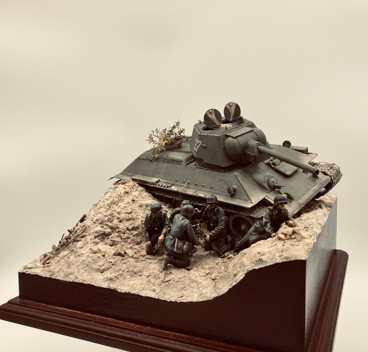 タミヤT34-76(43年型)と最近の3Dスキャンフィギュア群でスターリング