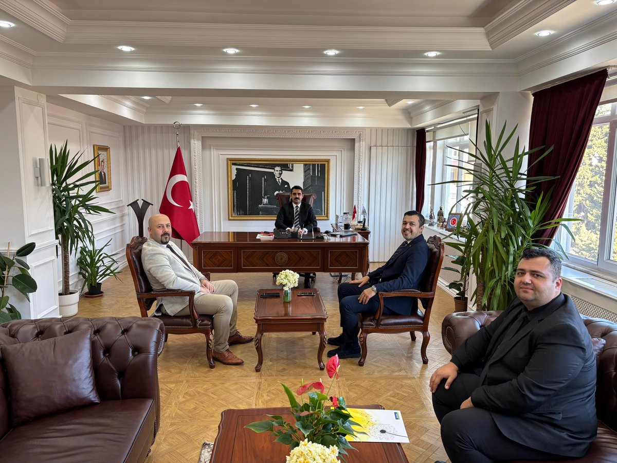 GulnarKaymakam's tweet photo. Aksa Gaz Çukurova Bölge Müdürü Sn.Tufan Duman ve beraberindeki heyet, Kaymakamımız Sn. Yusuf Ziya YAKTI’yı makamında ziyaret etti. 

Ziyaret esnasında Gülnar’ımızda yapımı devam eden doğal gaz yatırımımın son durumu hakkında istişare ve değerlendirmelerde bulunuldu. https://t.co/eaoJwgRio5
