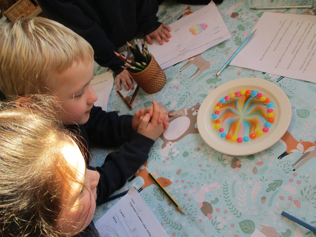Year 1 have been doing some great science investgations all about colour - we love hands-on learning 💛💙