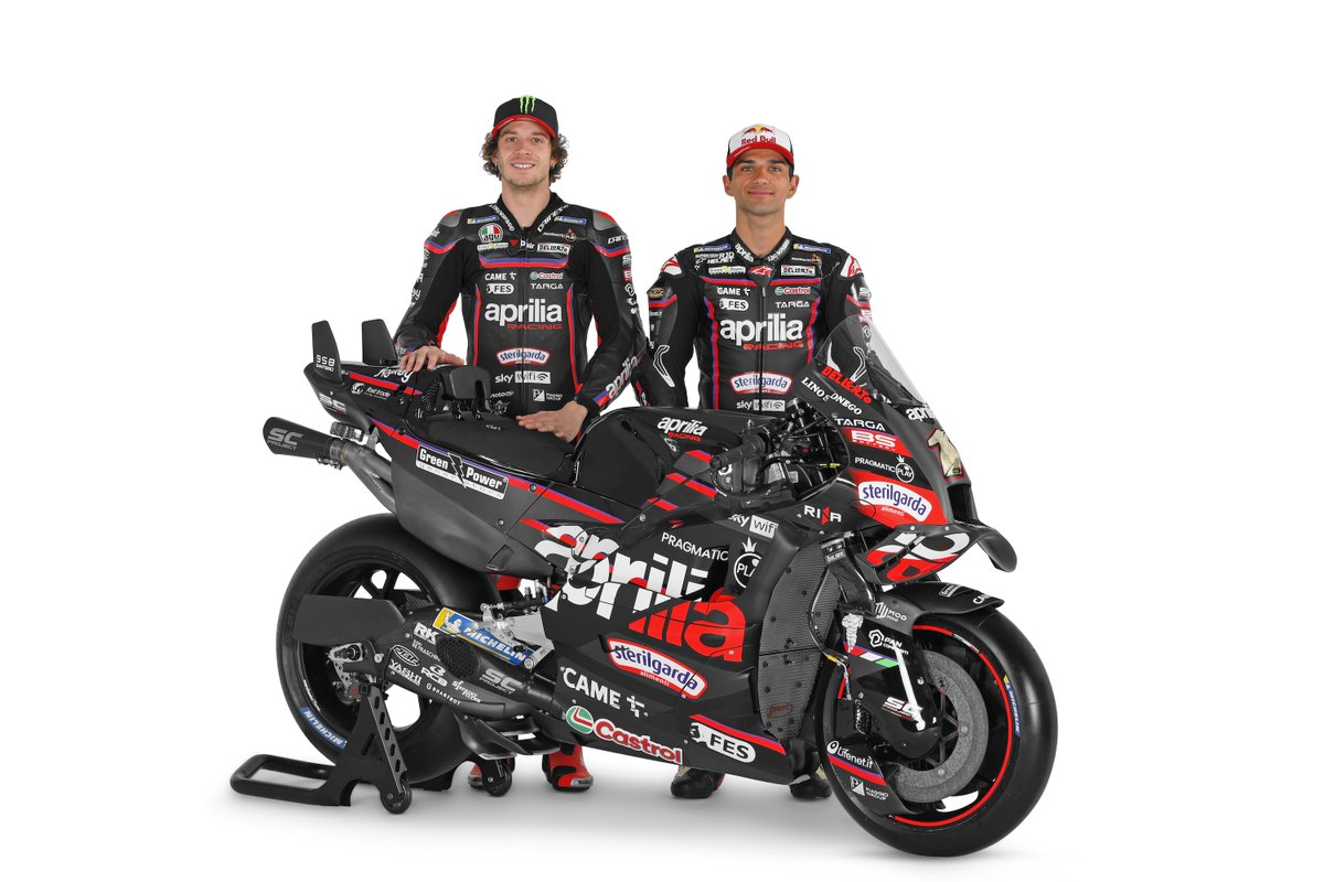 corsedimoto's tweet photo. 🔥 Aprilia inizia una nuova era con Jorge Martin, Marco Bezzecchi e il direttore tecnico Fabiano Sterlacchini.
#motogp #motogp2025 #aprilia #rsgp25 #jorgemartin #jm1 #marcobezzecchi #mb72 #corsedimoto https://t.co/7qeOE2uMFG