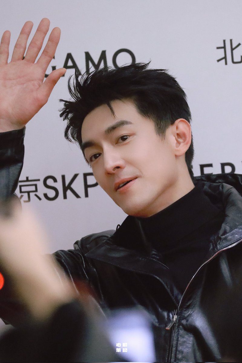 Beatricefirst's tweet photo. งาน #Ferragamo ที่ปักกิ่งวันนี้ 16.1.25 
ไม่ค่อยออกงานแฟชั่นบ่อย ออกทีก็อร่อยเลยนะพ่อคุณ🌝🫰🏻 🖤
#หลินเกิงซิน #林更新 #LinGengxin https://t.co/X8Uxk0nXPc