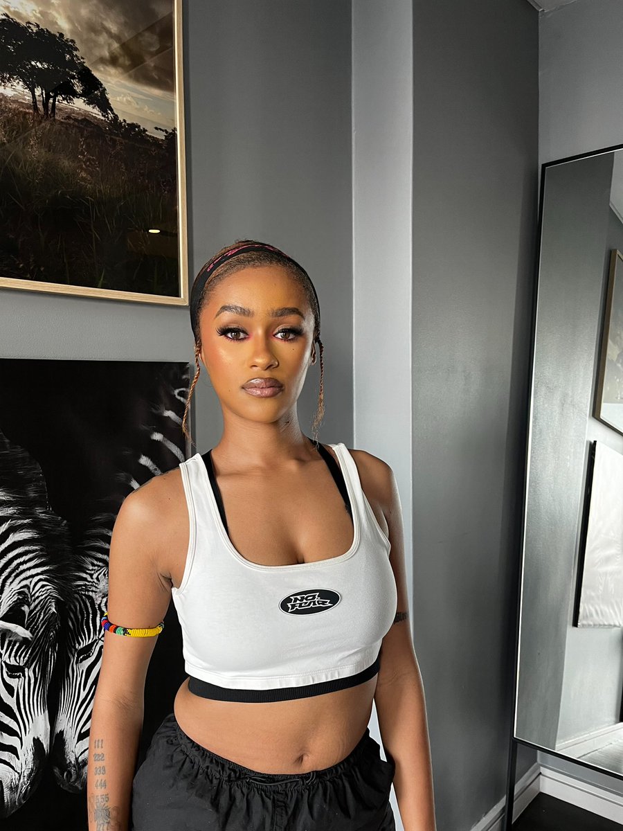 AngelTshepiK's tweet image. Hi guys! I’m a makeup artist based in Johannesburg CBD &amp;amp;Soweto. I do house calls, events and set/photoshoot make up. Please help me promote my work and RT this post. It might reach the potential audience 🙏🏽🕯️❤️