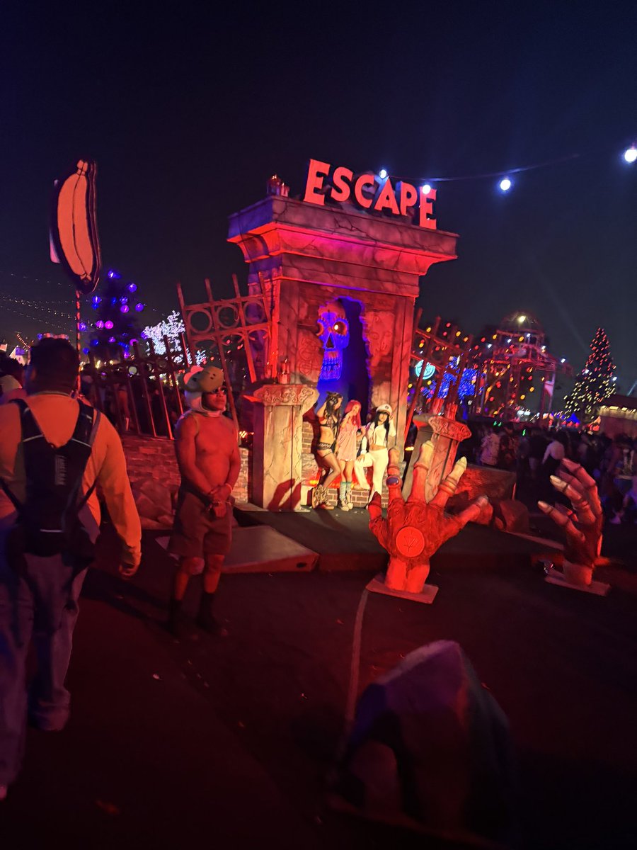 10月
OMNIA 🇺🇸 ➡︎ Escape 🇺🇸
(2日連続Martin5回目)
OMNIAは世界で1番好きなクラブ！
Martinの10周年記念の公演あるの知って、
即行くこと決めた！
ハチワレも喜んでくれて嬉しかった！笑
次の日のEscapeは雰囲気も演出もレベル高くて最高でした！
今年もOMNIAに行く日が待ち遠しい！