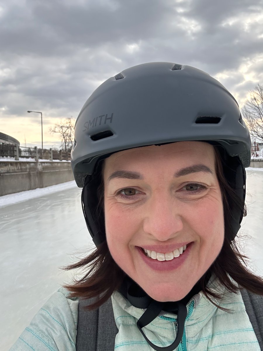 racinen2's tweet image. When I started my job @uOttawa I was excited to one day skate to work along the canal. Today I did it! ⛸️❄️