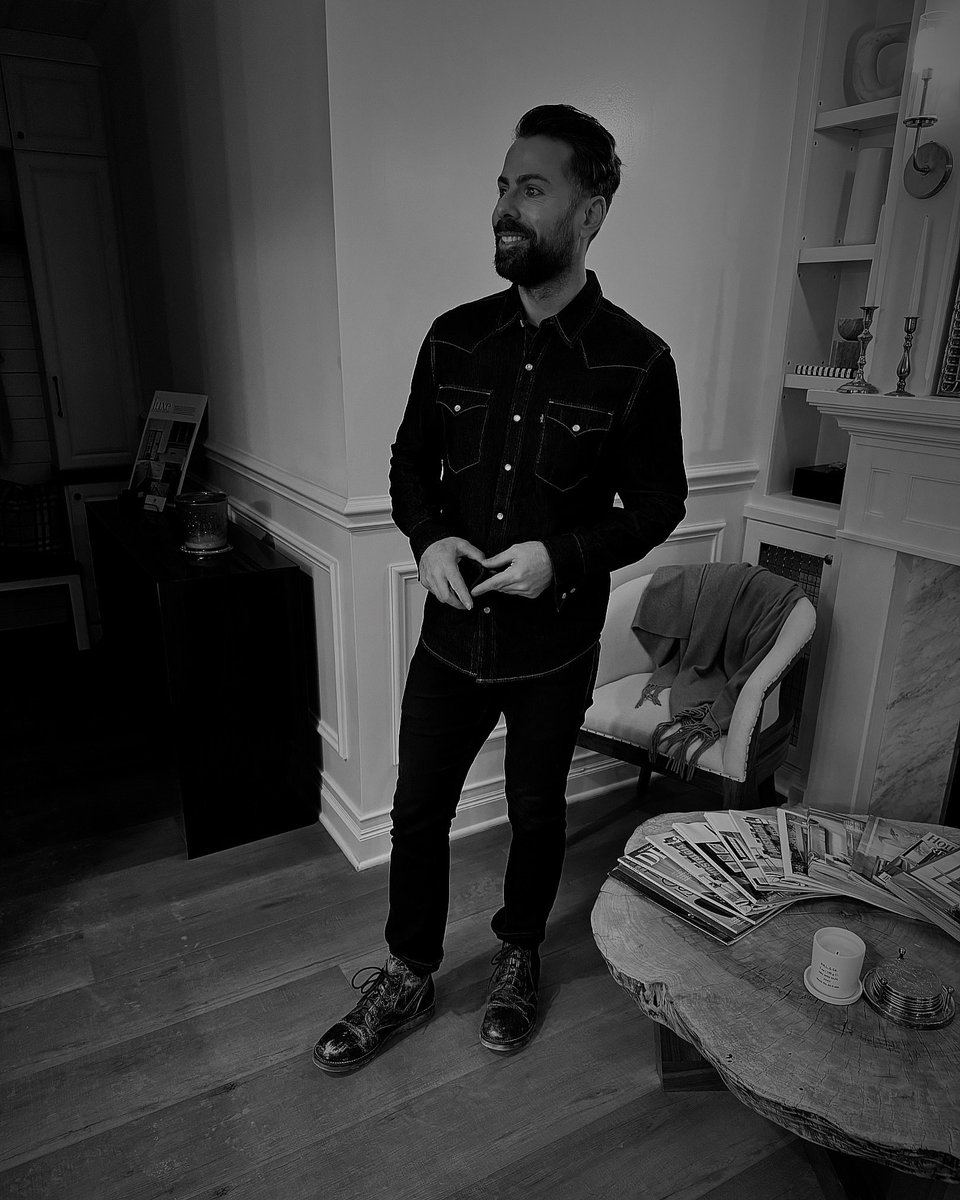 Tryin to shoot a glass gun
 Sayin this will be the last one
 We sleep, like kids out in the rain

#council #councilband #newmusic #singer #thursday #vibe #lyrics