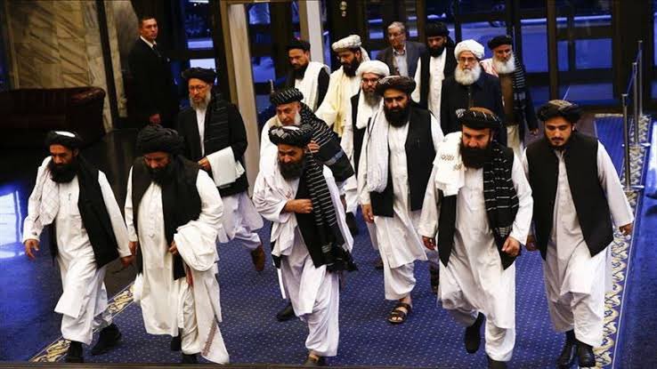 په جونو مو کړې بندې د مکتبونو دروازې 
په تاسو دې شي بندې د جنتونو دروازې
ګیلامن وزیر
