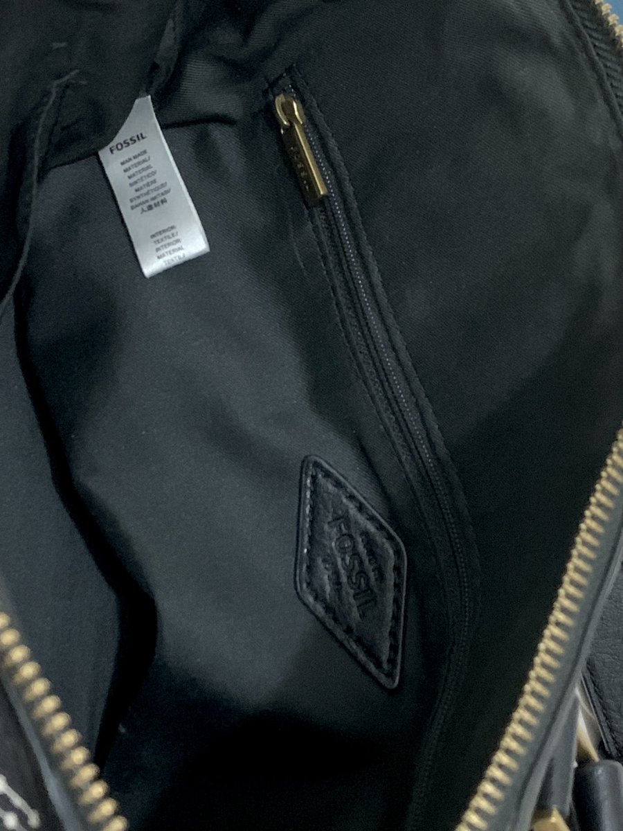 fleuriemiu's tweet image. wts / want to sale preloved bag fossil 
size 28x20x12, very good condition no minus! 
800k ajaa 🖤 
feel free to ask di dm ya!
#prelovedfossil #prelovedbag #taspreloved