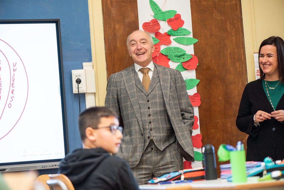 fcn_onlus's tweet image. Ieri, la parola COMUNITA’ e @fcn_onlus con il VicePresidente Roberto Santagostino sono entrate al  Convitto Carlo Alberto  di #Novara nelle due quarte che stanno partecipando al progetto ABCDono (abcdono.it).
#fondazionenovarese #abcdono