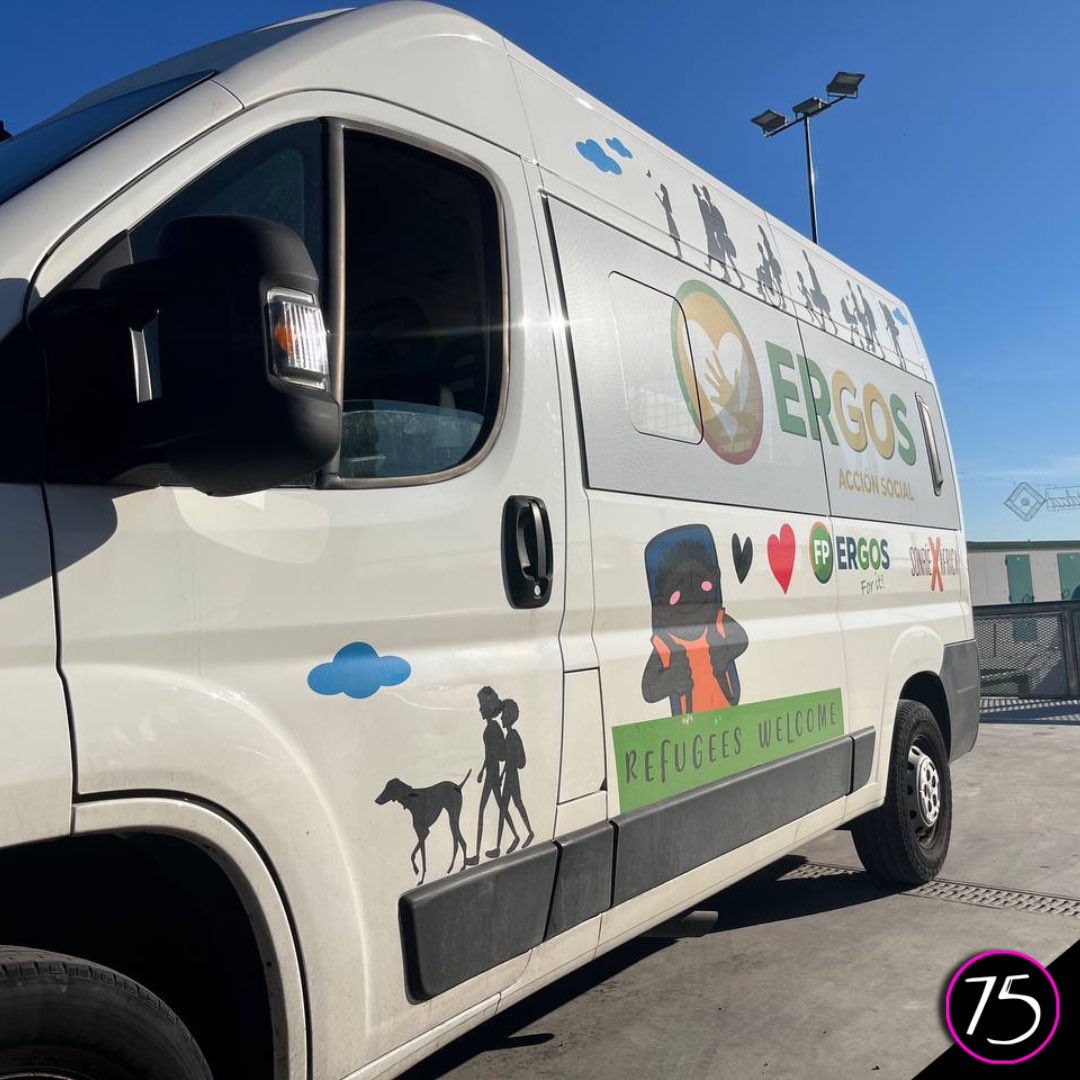 Creativos75's tweet photo. Nos encanta encontrarnos en el punto limpio la furgoneta de nuestro cliente que apuesta por la sostenibilidad. 💚

Y además "pasea" todo el trabajo de diseño y vinilos que hemos realizado para ellos 😆😎

¿Os gusta cómo hemos "tuneado" la furgoneta de Ergos FP?

@Creativos75 https://t.co/qMT4gabSYm