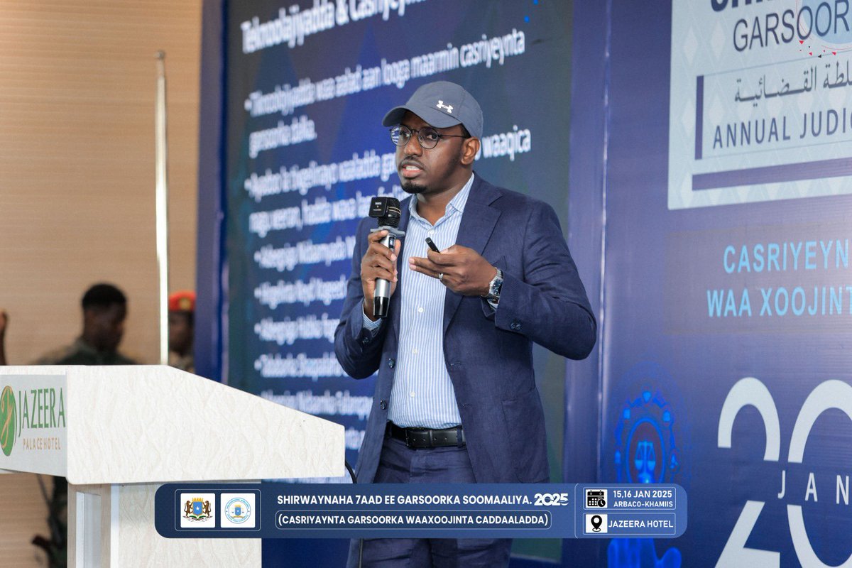 AJConference's tweet photo. Enjineer Sakariye Cali Guray, ayaa ๐๐ก๐ข๐ซ ๐๐๐ง๐๐๐๐๐๐ค๐ ๐๐๐ซ๐ฌ๐จ๐จ๐ซ๐ค๐ ๐๐๐ฅ๐ค๐ ka jeediyay Cilmi-baaris ku saabsanayd 'Kaalinta Tiknoolajiyadda ee Casriyaynta Garsoorka.'
#AnnualJudicialConference2025
##2025AnnualConferenceofJudges #ModernizingJudgment https://t.co/pGuJggrs5L