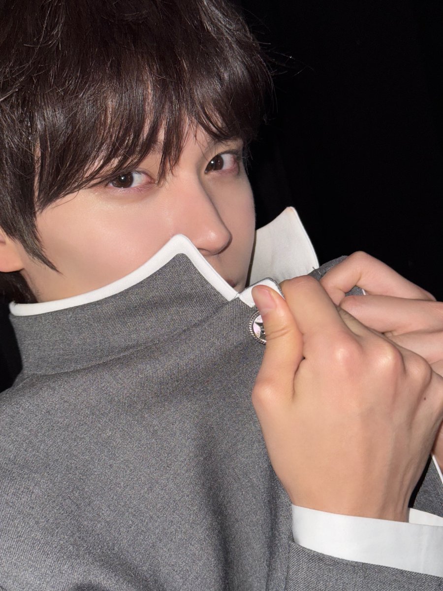 브리즈 !! 오늘 저희가 허그로 엠카에 스페셜 무대를 했는데 어떠셨나요? 오랜만에 음방이라 설레기도하고 좋았던 거 같습니다 앞으로도 자주 찾아뵐 테니까 우리 또 만나요 ~

#RIIZE #라이즈 
#EUNSEOK #은석
#RISEandREALIZE