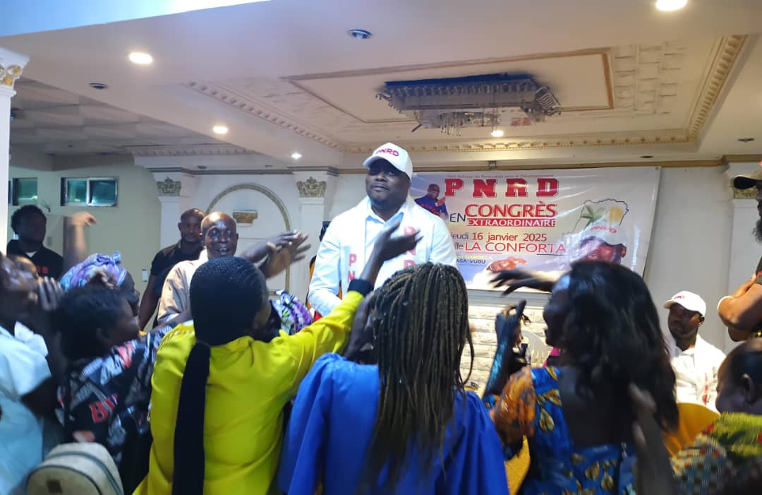 acprdcongo's tweet photo. #RDC : "Chères congressistes, c'est une occasion pour moi de rendre hommage à un formateur, à un papa, à une personnalité politique qui a su conduire notre parti depuis plus de 35 ans. En prennant la tête de ce grand parti, je vous rassure que je me battrais pour redynamiser le parti pour qu'il soit au centre de la vie politique Congolaise. Nous avons des valeurs, des idées à donner pour que le pays avance", a déclaré jeudi à  Kinshasa, Ali Kwetukadila, nouveau président de la formation politique Parti national du renouveau pour le développement (#PNRD), lors du congrès extraordinaire de cette formation politique membre de la plateforme au pouvoir : "Union sacrée de la nation".
Découvrez d'autres informations sur notre site web : https://t.co/tGEWJ2Bgzn