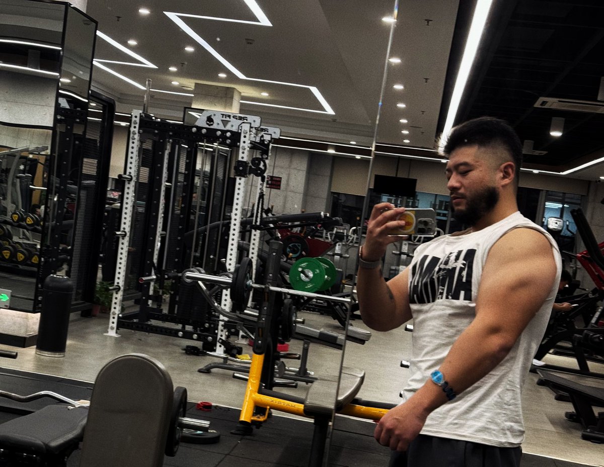 MagicYaoXXL's tweet photo. arm day https://t.co/i8lbLVLf1S