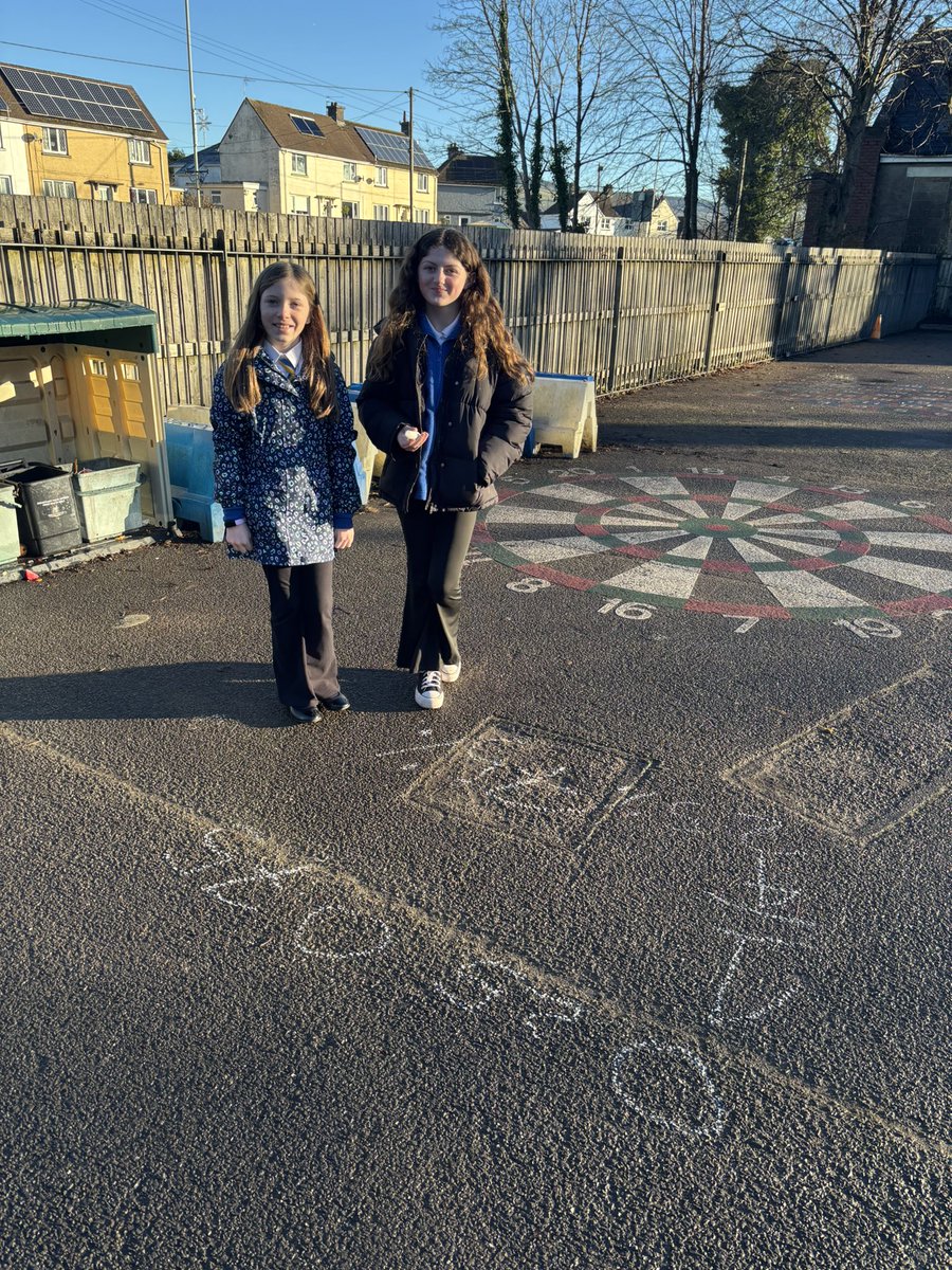 D7 yn adolygu ffracsiynau, degolion a chanrannau cywerth bore ‘ma! D7 revising equivalent fractions, decimals and percentages this morning!