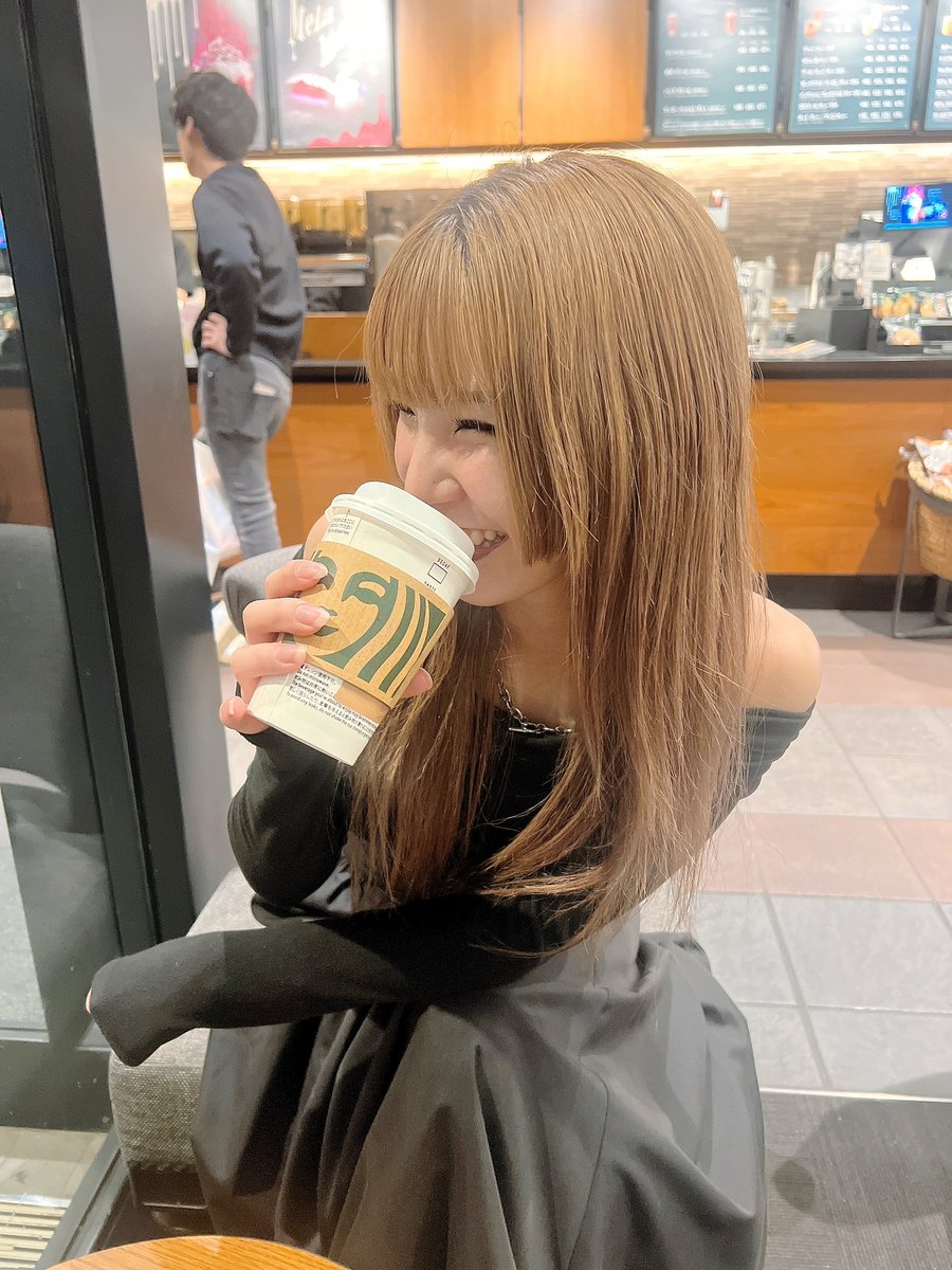 rin_o9o7's tweet photo. やっぱりスタバって
いつ飲んでも美味しいよね~☕️
皆さんはいつも何飲みますか？？👀 https://t.co/rwimCmwJHA