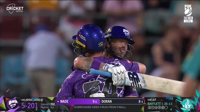 HURRICANES WIN BY 5 WICKETS WITH THE LAST BALL OF THE MATCH! 💪🏼🔥🏏 📹 Credits: Twitter/BBL