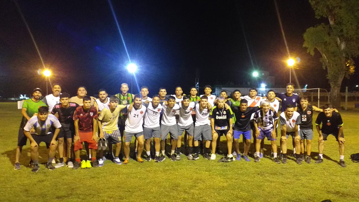 Con los mismos q estuvieron el día 1 y junto a todos lo q están para sumar, agradecido con dios por permitirme disfrutar del fútbol y de estas personas increíbles, San Miguel 2025💪🏻🇬🇲⚽❤️‍🩹