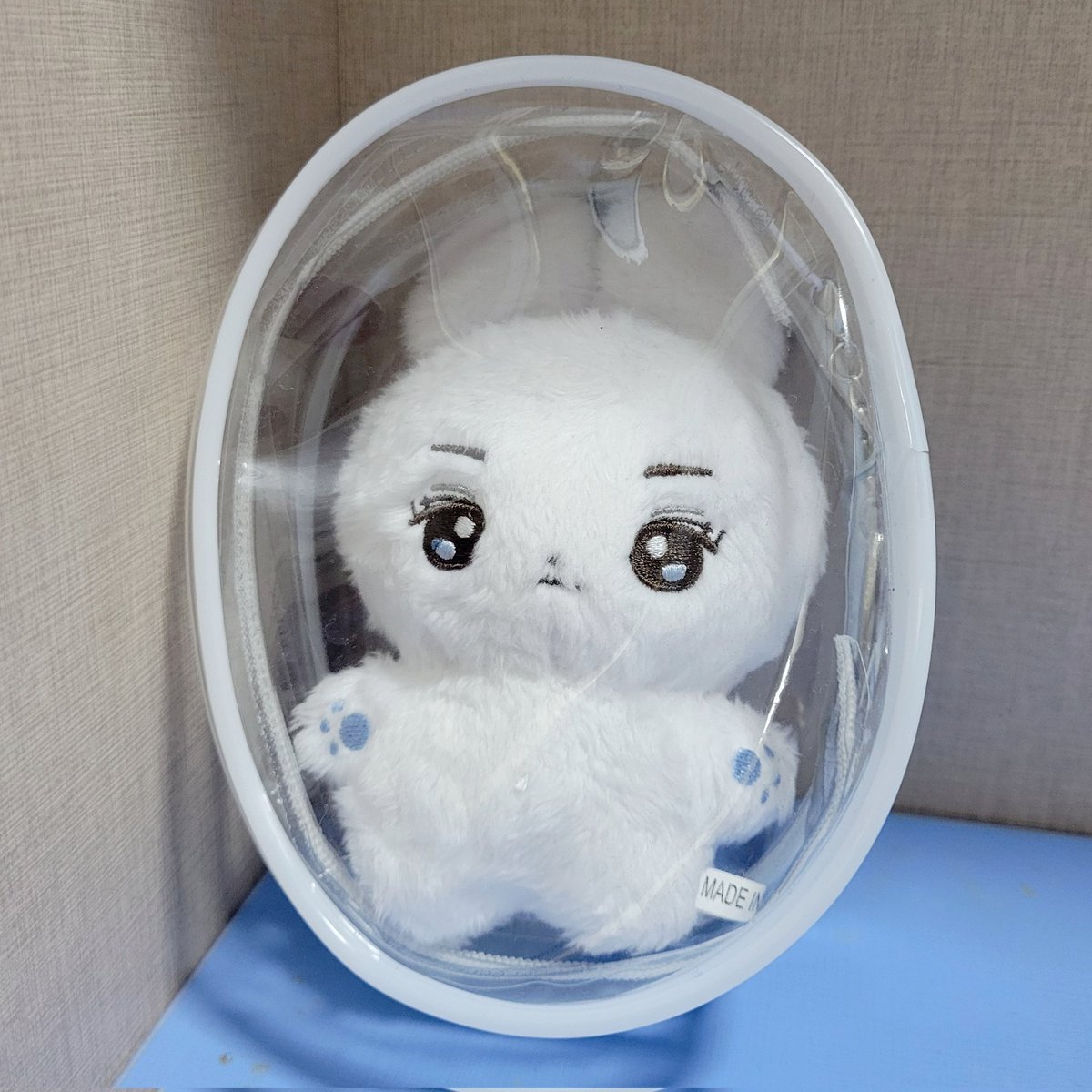 현버니가 비행기를 타고 홍콩에 왔네요!!ㅋㅋ 
오마이걸!! 왜 이렇게 귀여워용!!? 이렇게 귀여운 토끼는 진짜입니까?ㅎㅎ ✧٩(ˊωˋ*)و✧
새집에서 잘 지내겠어요ㅇ~~!! 

총대님 진심으로 감사합니당!! 🐰💙

+앞으로 더 많은 사진들이 인스타(wintergardensdaily)에 업데이트될 것입니다..헤헤😉