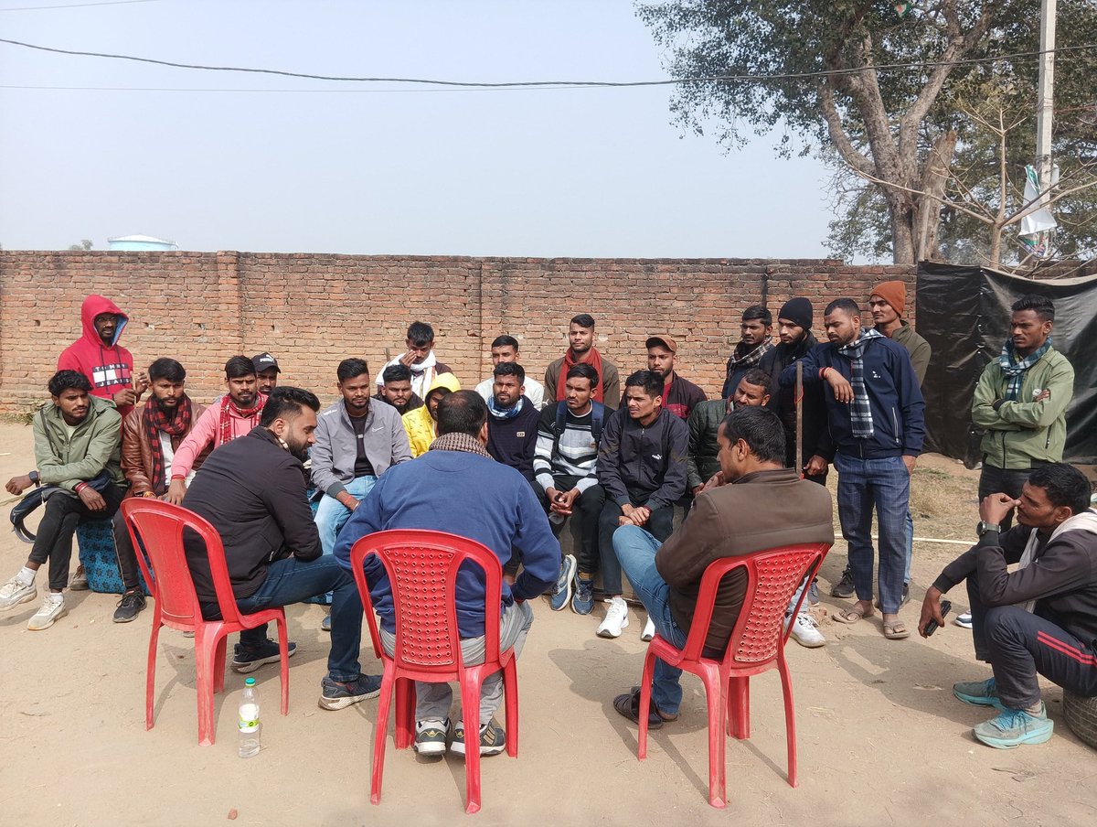 chhotus59735191's tweet photo. 1.5 लाख युवा न्याय के लिए सड़क पर!
चयन के बाद भी नियुक्ति नहीं! कब तक
मेहनत और भविष्य से खिलवाड़ होगा?
सरकार को चेतावनी है, जल्द न्याय करें।
#PendingSenaBharti https://t.co/4zMUTMAVne