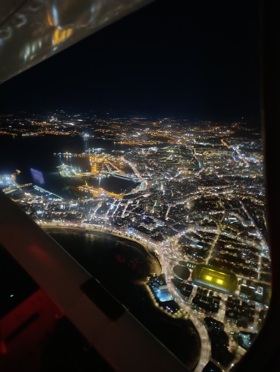 ElNotaBolero's tweet photo. A Coruña a vista de pájaro (versión nocturna) https://t.co/zv6UYOMGL2