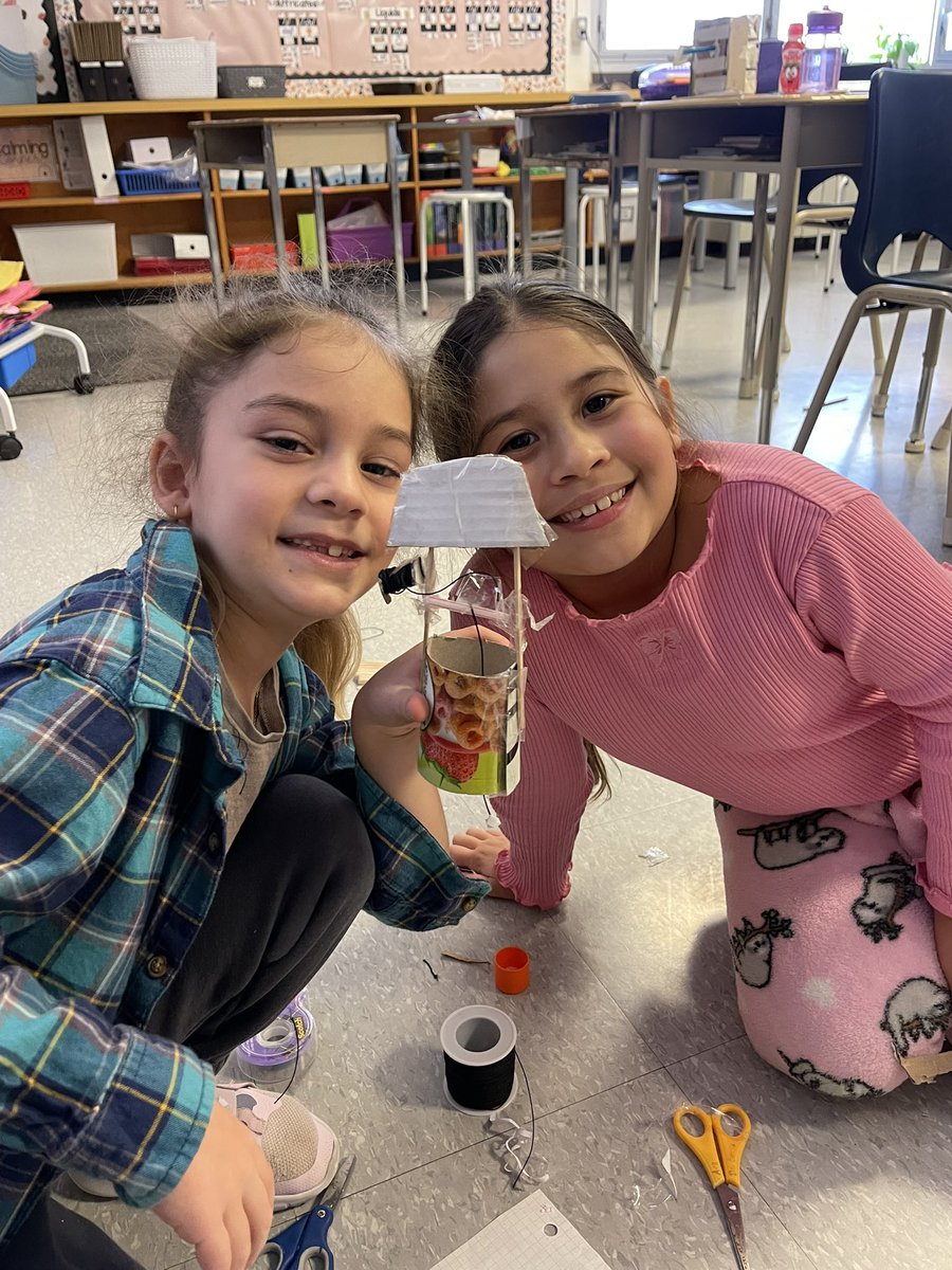 MissJeffery3's tweet photo. Grade 2’s were put to the test this week to create their own example of a simple machine that we would use in our daily lives! 
Check out their creations ⚒️ 
We have a well, a wagon, a slide, and playground spinner! https://t.co/lvD69gJXUC