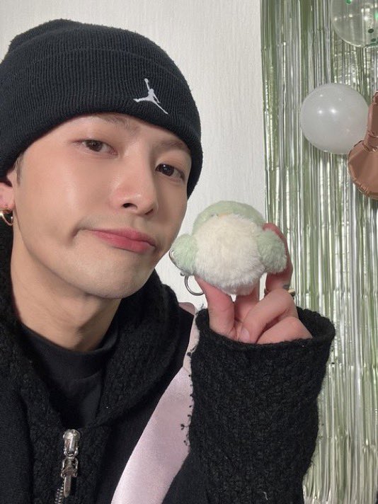 😍💚🐣👑 #JacksonWang
<a href="/JacksonWang852/">Jackson Wang</a> 

#갓세븐_열한살_생일파티 #GOT7_11TH_BIRTHDAY <a href="/GOT7Official/">GOT7</a>