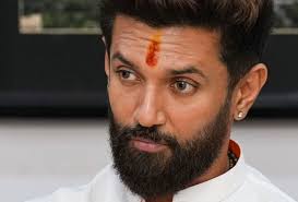 बिहार की सियासत के सबसे बड़े 
चाणक्य <a href="/sanjuydv/">Sanjay Yadav</a> ने सोने का चम्मच मुंह में लेकर पैदा होने वाले चॉकलेटी Boy चिराग पासवान की बुद्धि खोल दी है,

चिराग पासवान ने कहा है कि वो जात पात नहीं मानते हैं,

जिसके जवाब में संजय यादव ने कहा कि,
चिराग पासवान जात पात नहीं मानते हैं,
तो वो दलित,