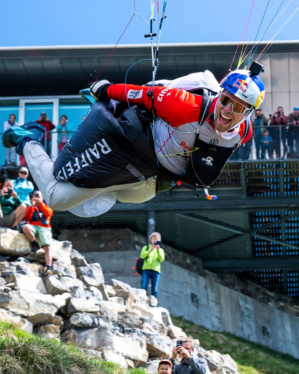 Nothing compares to the motivation when your loved ones are the ones cheering you on 🥳

Turnpoint Niesen is set to deliver another special moment for Chrigel (SUI1) and Patrick (SUI2) this year: win.gs/40BqKN1

#redbullxalps #redbullxalps2025 #adventure #race
