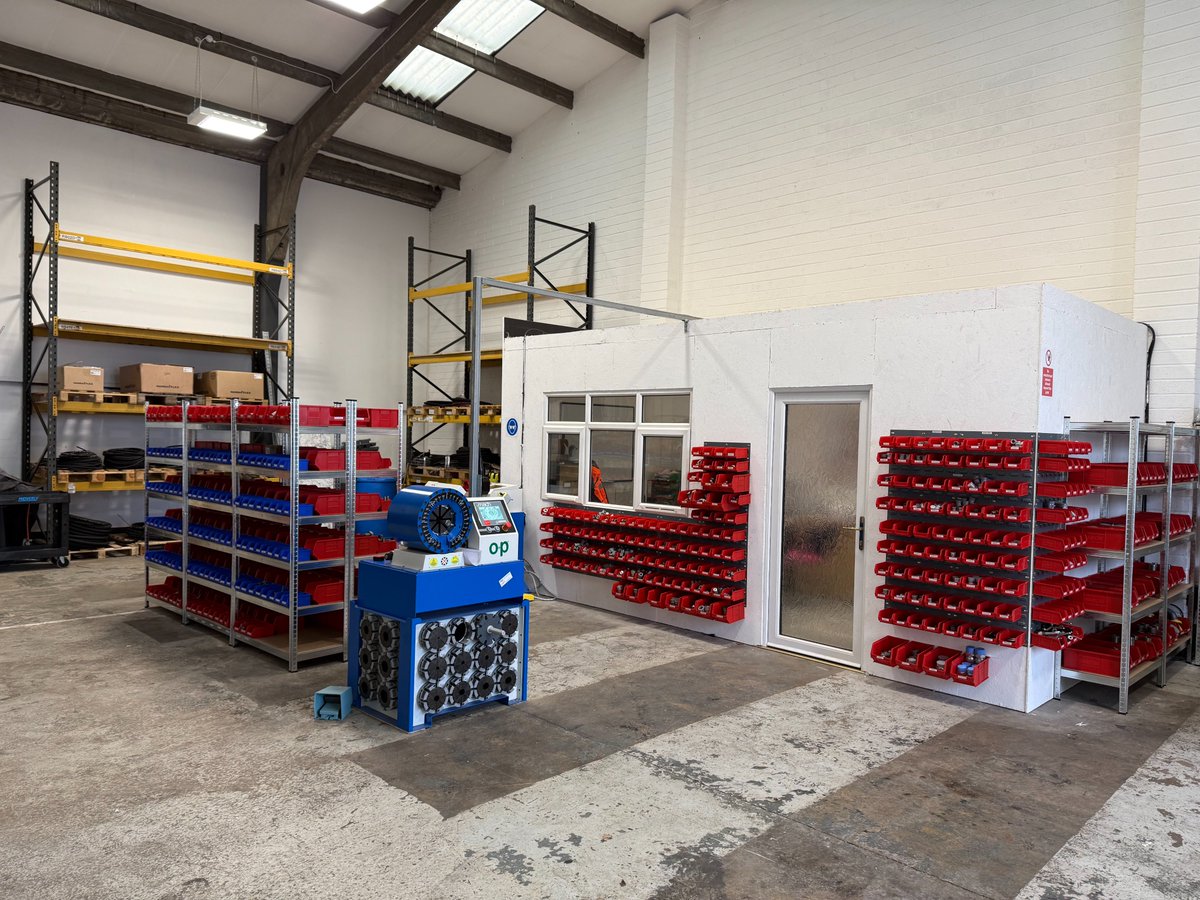 HosesUnlimited's tweet photo. Our St Helens workshop and trade counter is now officially open for business. Open Mon-Fri 8am-5pm for walk ins &amp; a 24 hours a day, 365 days a year emergency call out service with vans ready and equipped to go from Liverpool and St Helens locations. Call us now on (0151) 559 7999 https://t.co/he9pQTReqT