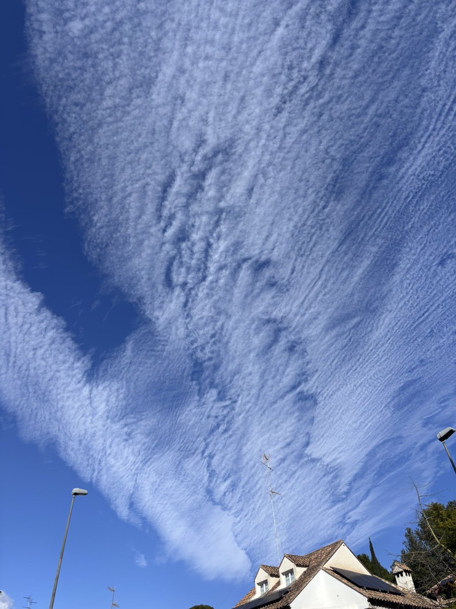 Desde Godella, preparándonos para la lluvia
<a href="/apuntoratge/">À Punt Oratge</a> <a href="/avamet/">AVAMET</a>  <a href="/ElTiempo_tve/">El Tiempo en TVE</a> <a href="/tiempobrasero/">Tutiempo</a> <a href="/Tiempo_Valencia/">☈⚡TiempoValència☔❄</a> <a href="/Valencia_WX/">ValènciaWeather⚡️</a> <a href="/AEMET_CValencia/">AEMET Comunitat Valenciana</a>