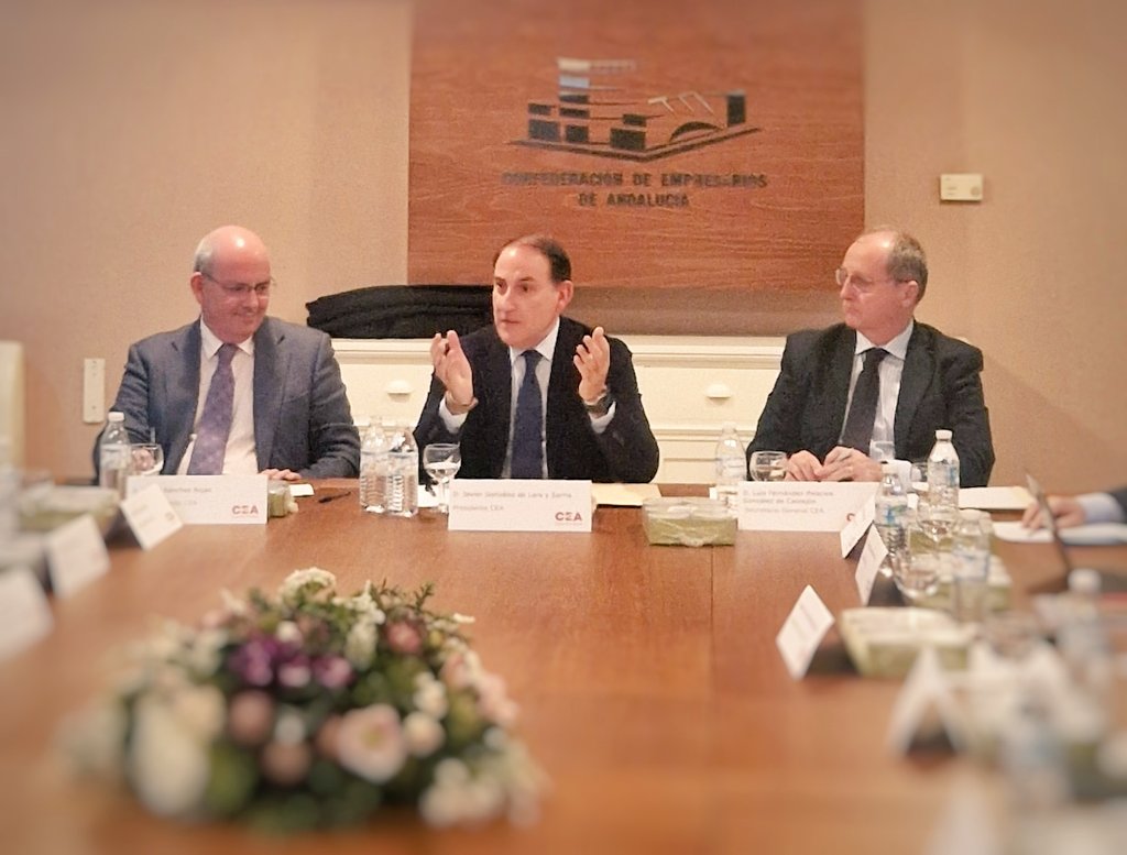 👉 CEA celebra su primer Comité Ejecutivo del año.
 ✔️ Análisis de las previsiones coyuntura 2025.  
✔️ Líneas de acción de la Confederación para el año que comienza.

#LiderazgoEstratégico #GestiónEficiente
 #VisiónYacción