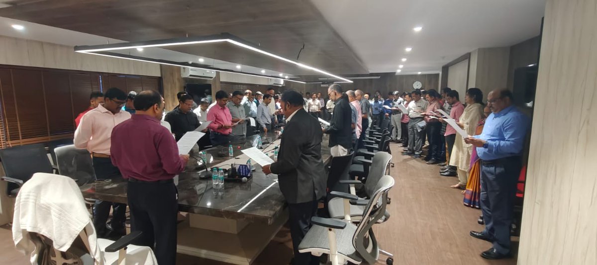 “Swachhta Pakhwada  16th -31st January 2025” –      Shri Sanjay Rathi, Chief Commissioner has administered the Swachhta Pledge with the Officers &amp; Staff of Visakhapatnam Zone on 16.01.2025.